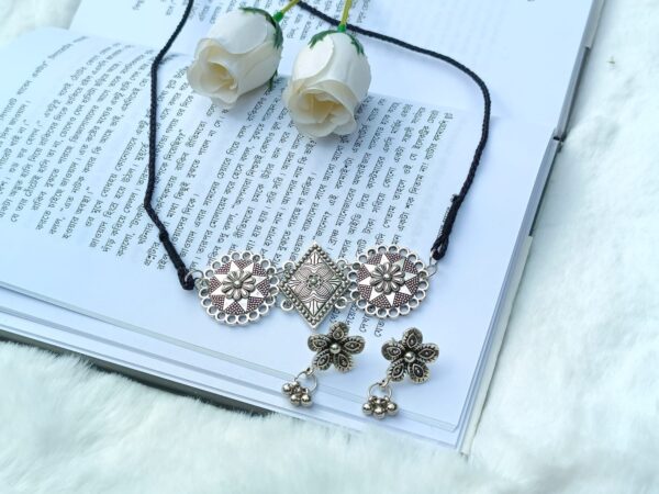 Elegant Antique Silver Necklace with Floral Motif – সঞ্চারী
